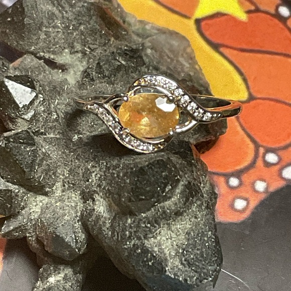 Jewelry - Yellow Garnet ring